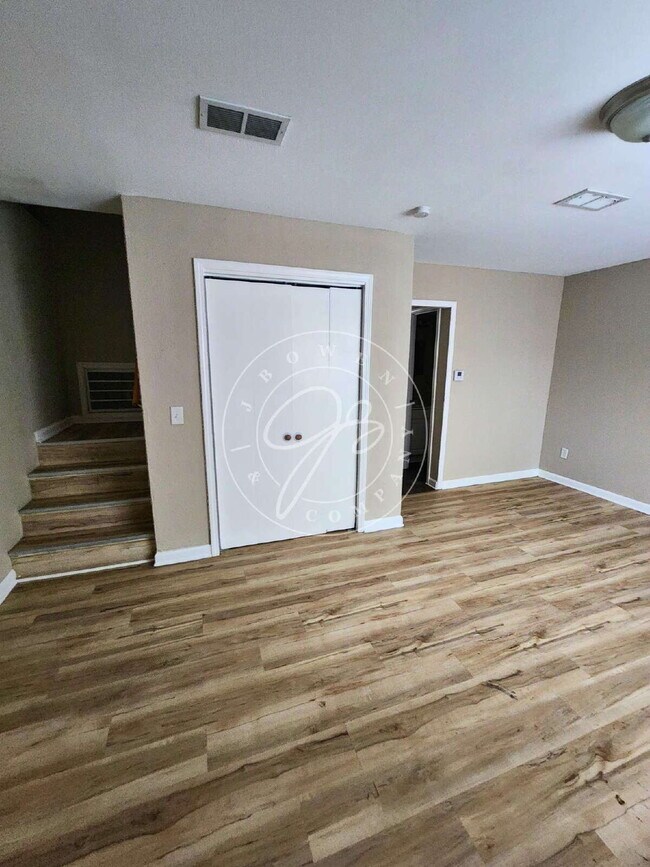 Foto del edificio - Already section 8 approved and ready for move in!