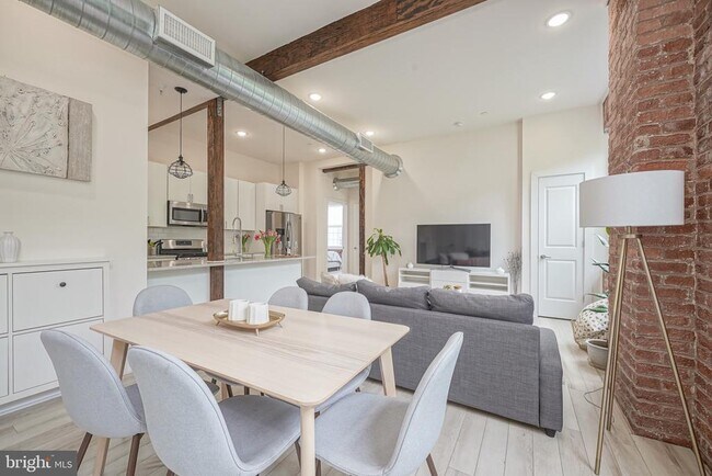 Building Photo - 1508 N Mascher St