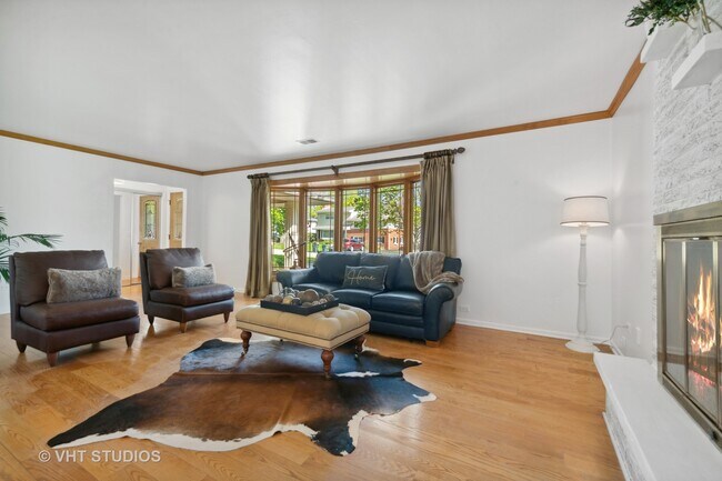 Building Photo - 209 W Sturtz St