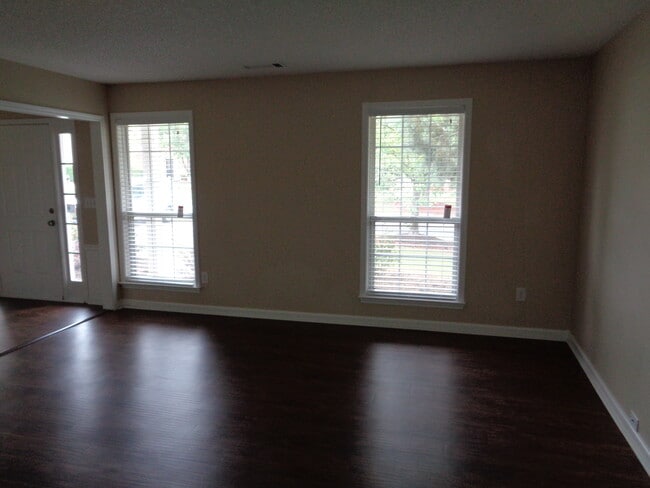 Building Photo - 2155 Chattahoochee Dr NW