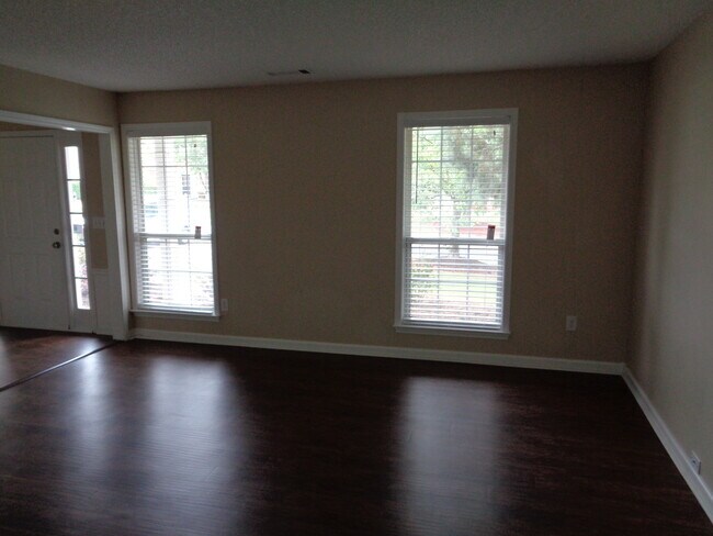 Foto del edificio - 2155 Chattahoochee Dr NW