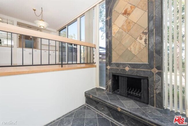 Building Photo - 5 br, 3 bath House - 1478 N Kenter Ave