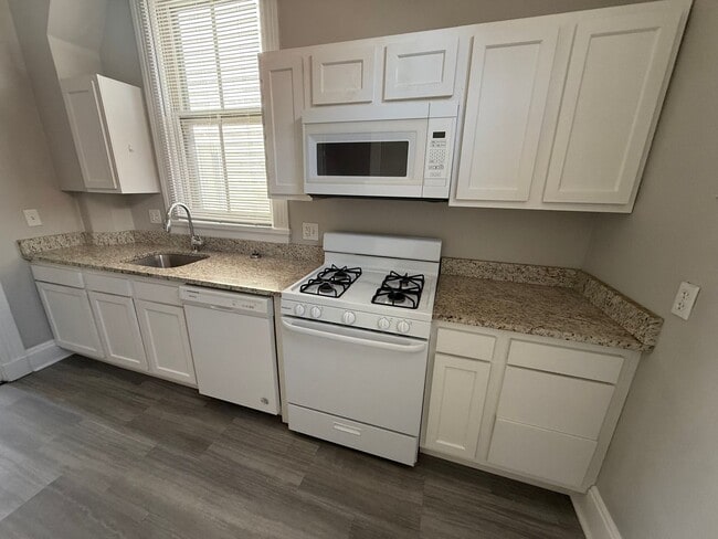 Building Photo - 112 W Nixon St