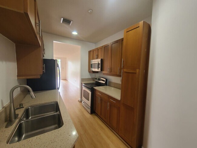 Building Photo - 1 BED 1 BATH APARTMENT | FT. LAUDERDALE