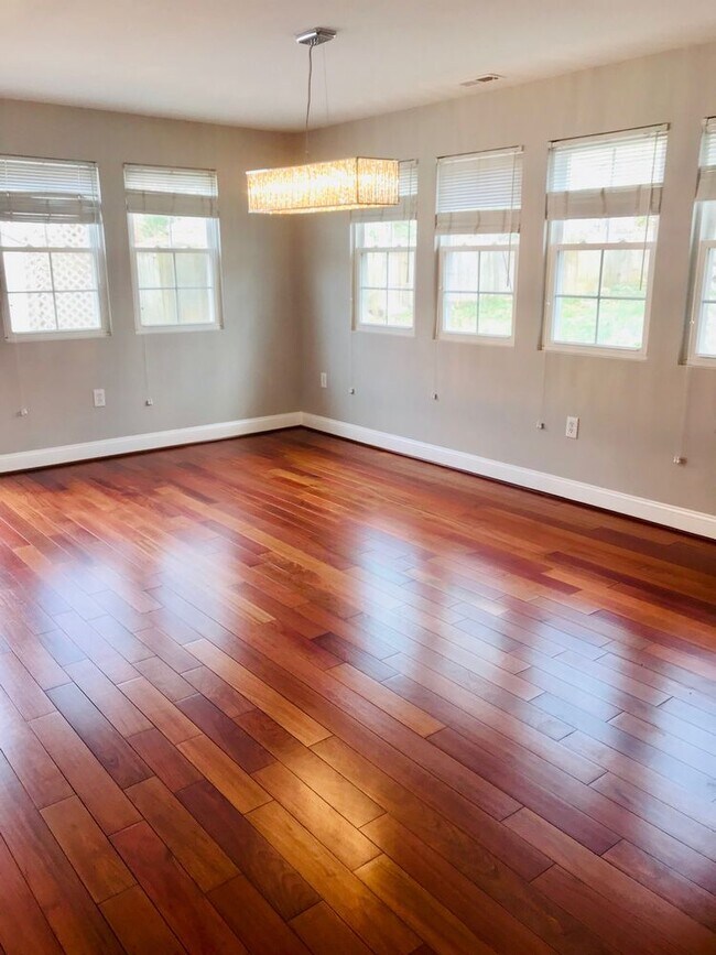 Foto del edificio - 1803 Great Falls St