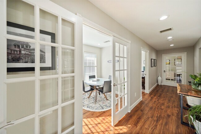 Building Photo - 2009 N Durham Dr