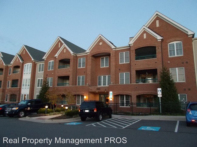 Building Photo - 7055 Heritage Hunt Dr