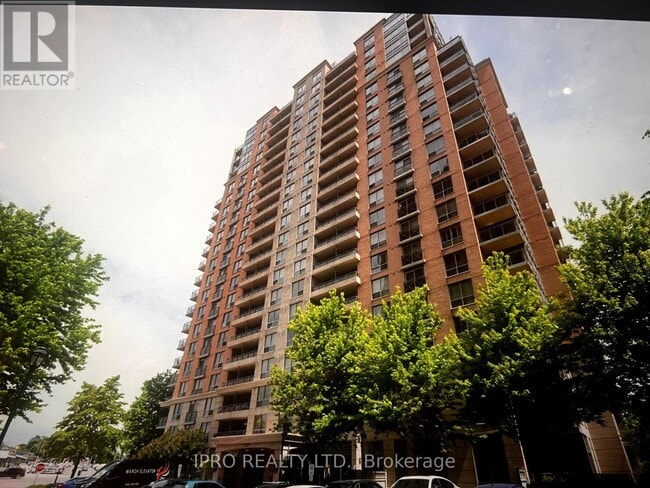 Building Photo - 5229-5229 Dundas St W