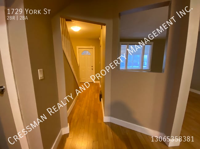 Building Photo - 2+ Bedroom 2 Bath House with garage