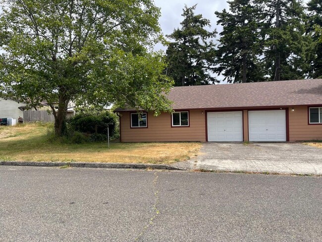 Building Photo - 1595 - N. Wasson Duplex