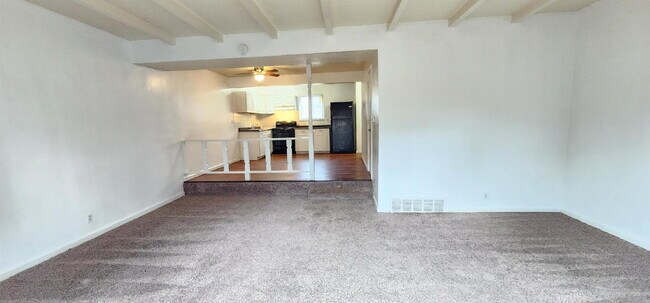 Foto del edificio - Spacious Renovated Townhome Near Highways & Lambert Airport