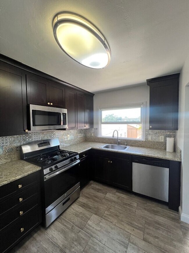 Building Photo - La Mesa Multi