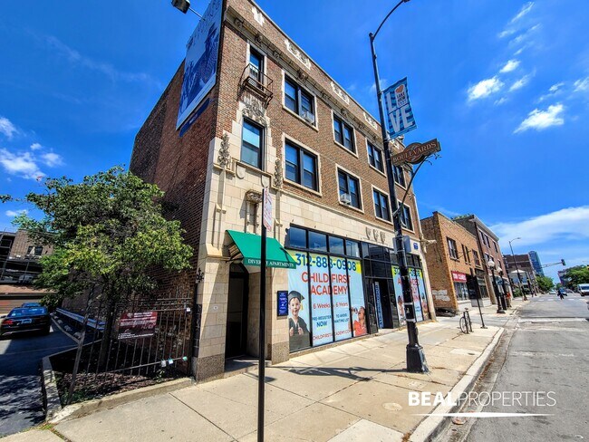 Foto del edificio - 818 W Diversey Pkwy