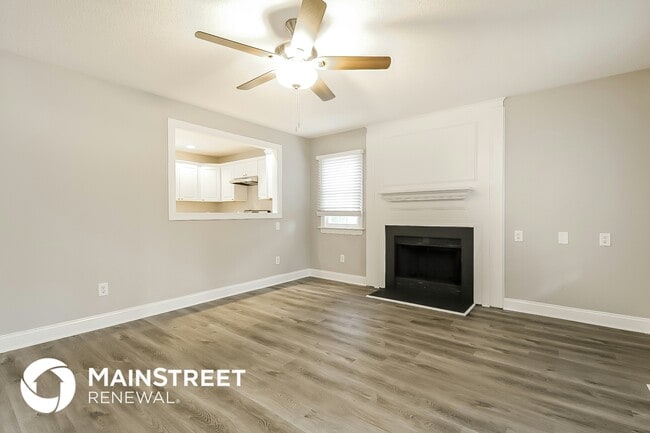 Foto del edificio - 8812 Reigate Ln