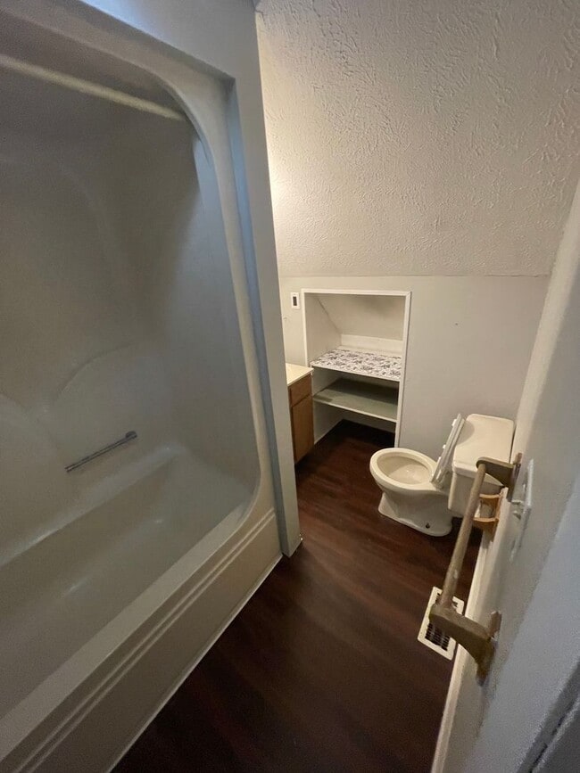 Foto del edificio - 4bd 2bth apartment
