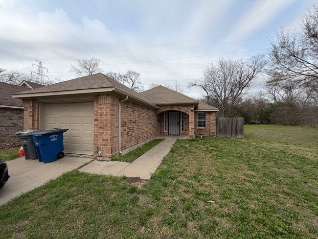 Building Photo - 3323 Mingo St