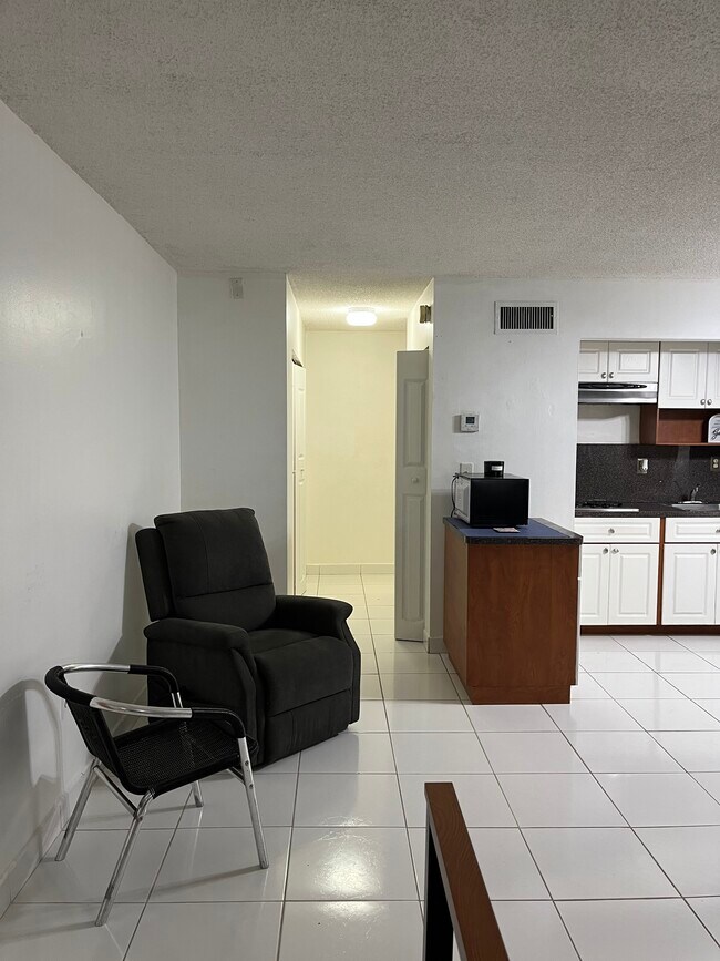 Foto del edificio - 5033 NW 7th St