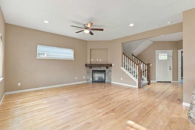 Foto del edificio - 1680 N Winchester Ct