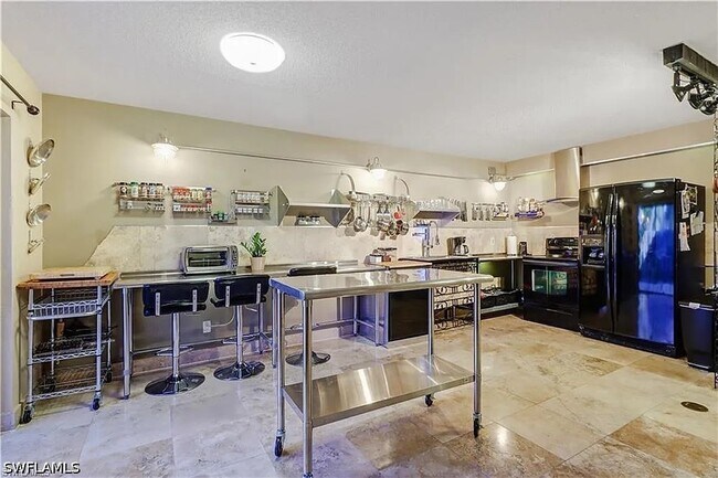 Building Photo - 4033 Sandlewood Ln