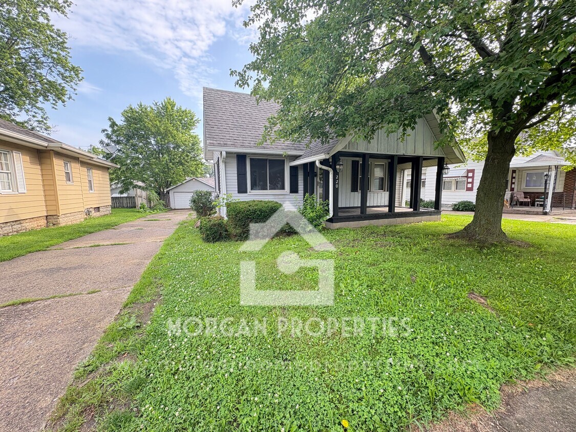 Primary Photo - 220 W 38th St