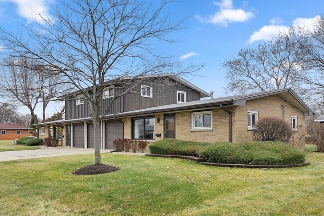 Building Photo - 537-541 N Edgelawn Dr