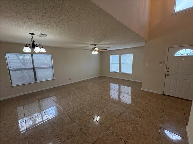Foto del edificio - 1367 Lakeside Loop