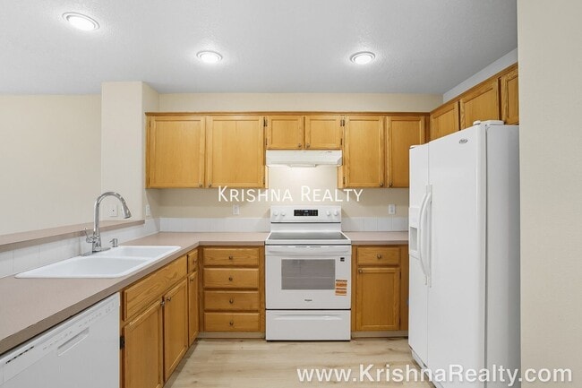Building Photo - 15369 NW Sweetgale Ln