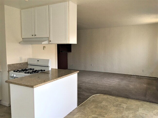 Building Photo - 4758 Mansfield St