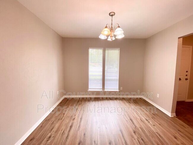 Building Photo - 7517 Meadow Oaks Dr