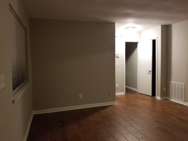 Building Photo - 4080 Bowers Pointe Dr SW