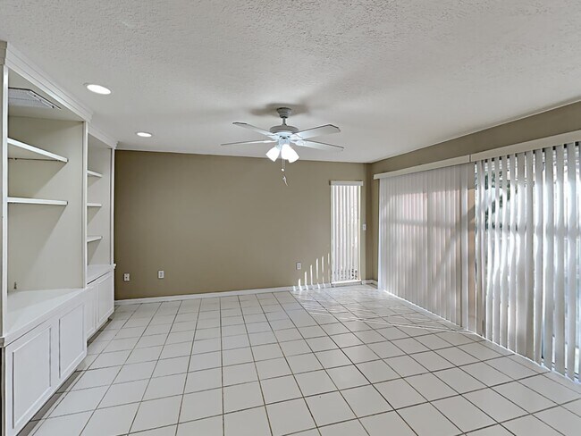 Building Photo - 17604 Esprit Dr