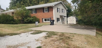 Building Photo - 3211 Martha Dr