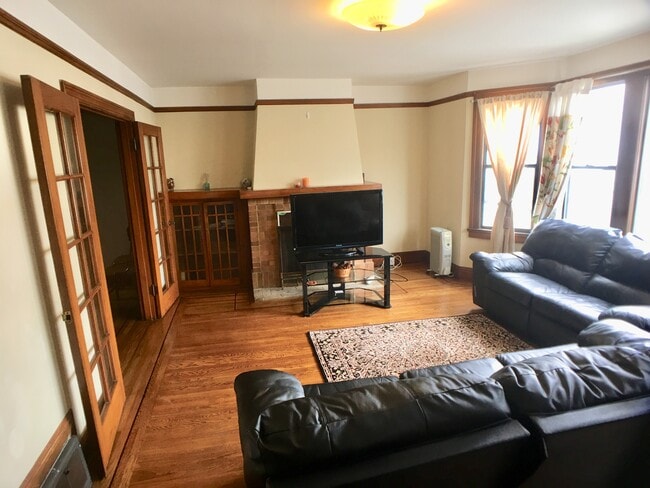 Living Room - 582 33rd Ave