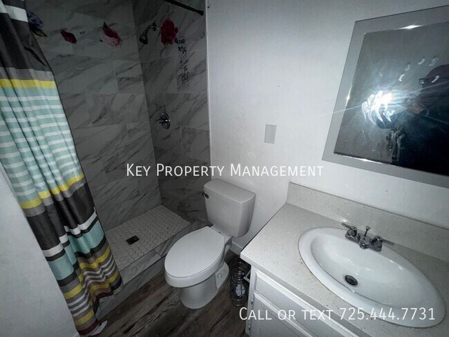 Foto del edificio - 2 BEDROOM 2 BATH, FIRST FLOOR UNIT, RENOVA...