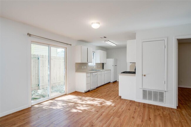 Building Photo - 8110 Willet Trail