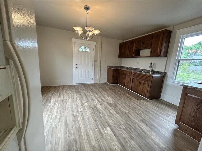 Foto del edificio - 377 Lawson Ave