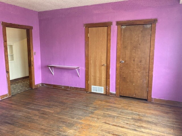 Building Photo - 376 N Elm St