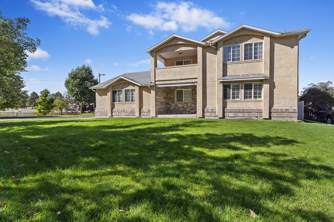 Building Photo - 3666 Pearblossom Cir