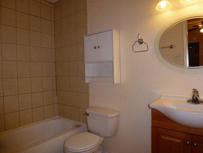 Foto del edificio - 6450 Alisa Ln