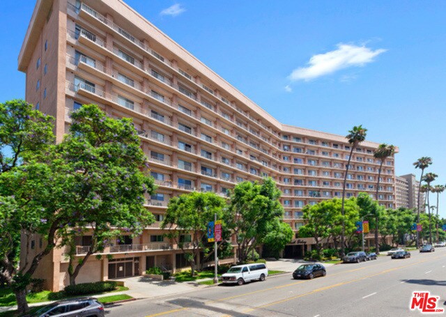 Foto principal - 100 S Doheny Dr