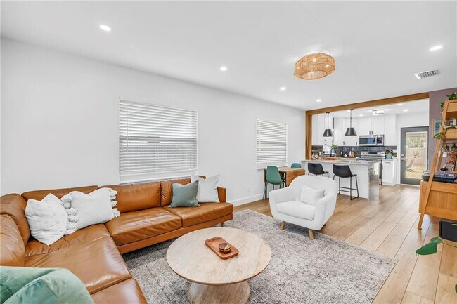 Foto del edificio - 2621 17th Ave N