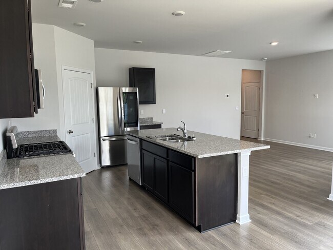 Foto del edificio - 7213 Carrie Ct