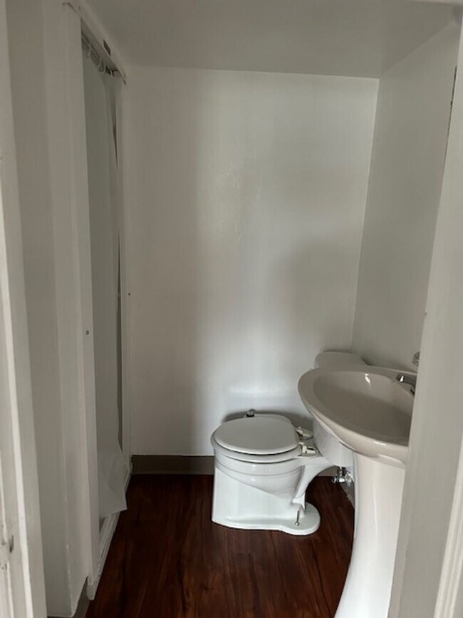 Building Photo - Studio Unit Close to UNR