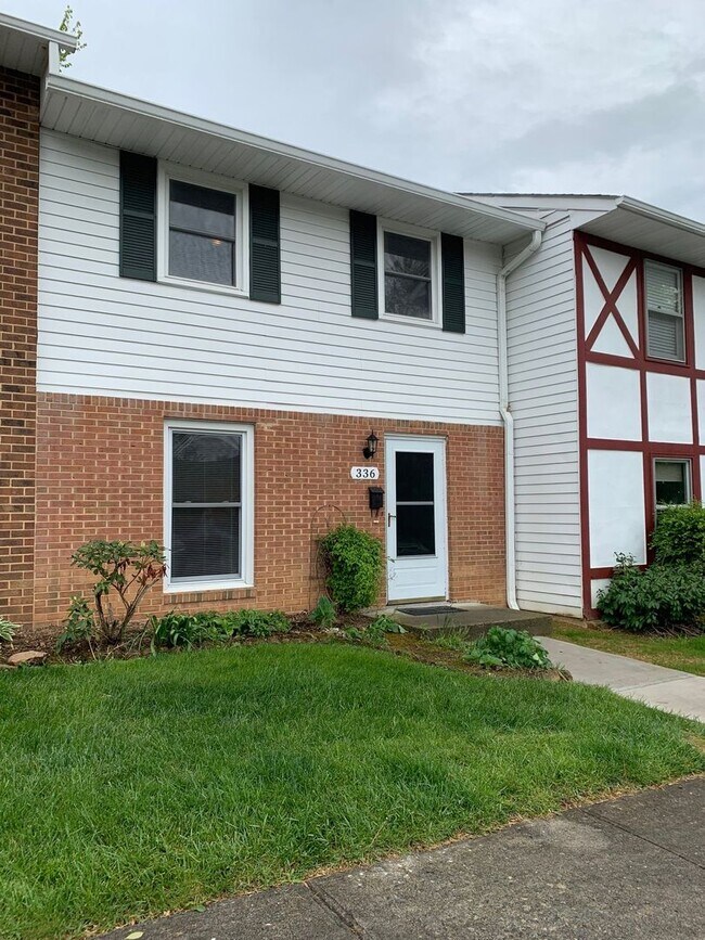 Foto del edificio - 3 Bedroom 2.5 Bath Townhouse