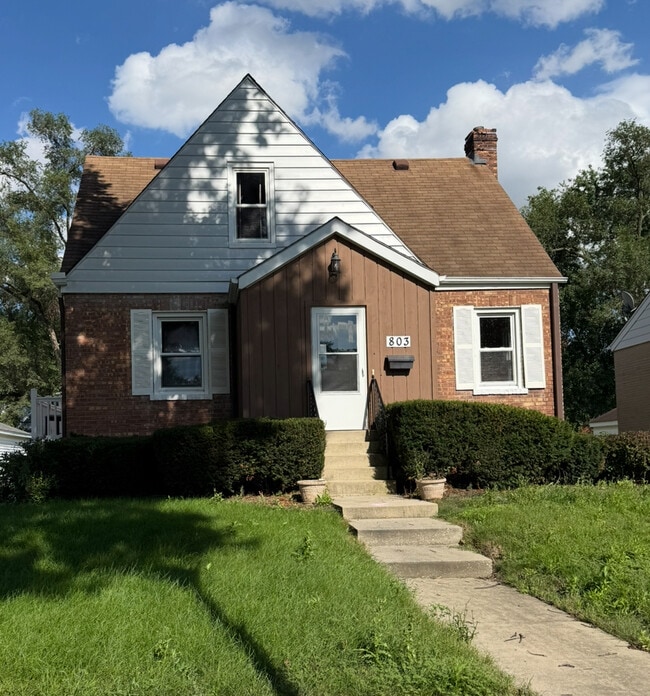 Building Photo - 803 Fairfield Ave
