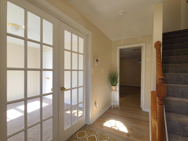 Foto del edificio - Beautifully Updated 4 BR, 2.5 BA Townhome