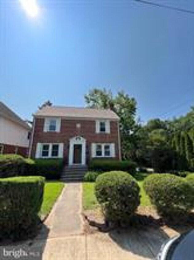 Foto principal - CHARMING BRICK COLONIAL HOME IN ROCKVILLE,...