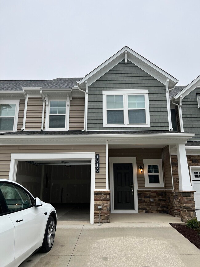 Building Photo - 18368 Palisades Ct