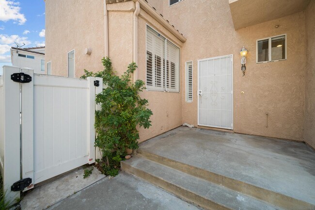 Building Photo - 1375 Serena Cir