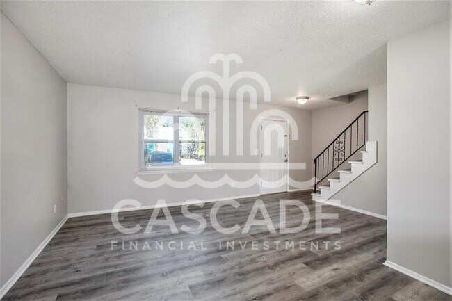 Foto del edificio - 221 N Oak Dr